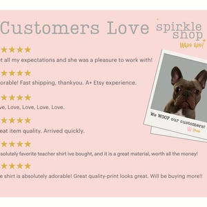 Op de afbeelding: Een lichtroze afbeelding met de tekst Customers Love spirkle shop, vijfsterrenbeoordelingen en een polaroidfoto van een bruine Franse bulldog met de tekst We WOOF our customers! en een klein pootafdruk-icoontje op een lichtroze achtergrond.