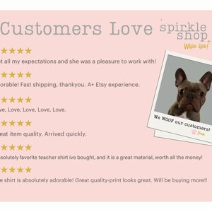 K&ouml;nnte beinhalten: Hellrosa Hintergrund mit Text "Customers Love" und Kundenbewertungen. Auf der rechten Seite des Bildes ist ein Foto einer Franz&ouml;sischen Bulldogge angebracht. Der Text "We WOOF our customers!" steht auf dem Foto.