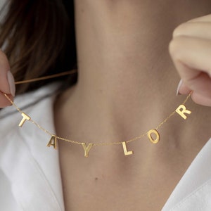 Collar de nombre inicial personalizado • Collar inicial de oro personalizado • Joyería de nombre hecha a mano • Múltiples iniciales • Collar de letras espaciadas