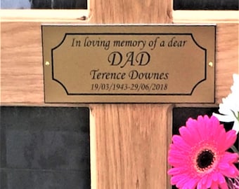 Cruz memorial de madeira de 23'', marcador de túmulo em carvalho maciço e placa personalizada. Entrega em todo o mundo.