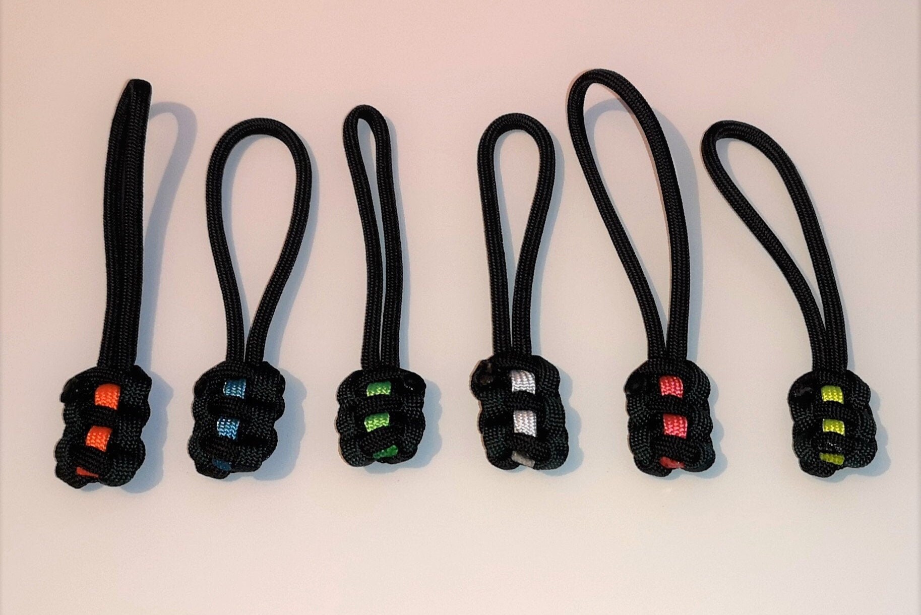 Portachiavi in Paracord con nodo marinaro realizzato a mano. Nero - bl