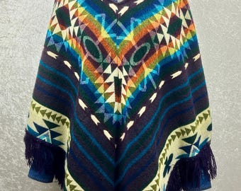 Poncho Boho de mezcla de lana: Talla XL unisex, diseño azul con pies.