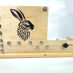 Métier à tisser Hareloom Inkle, cadre de table de tissage portable avec ceinture et sangle en bois à motif de lièvre celtique, art ethnique, artisanat viking