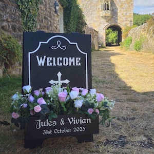 Goth Wedding Personalised  Floral Welcome Sign, Gothic Ceremony A Frame Black Flower Box Event, Rock Emo Betrothal Bouquet