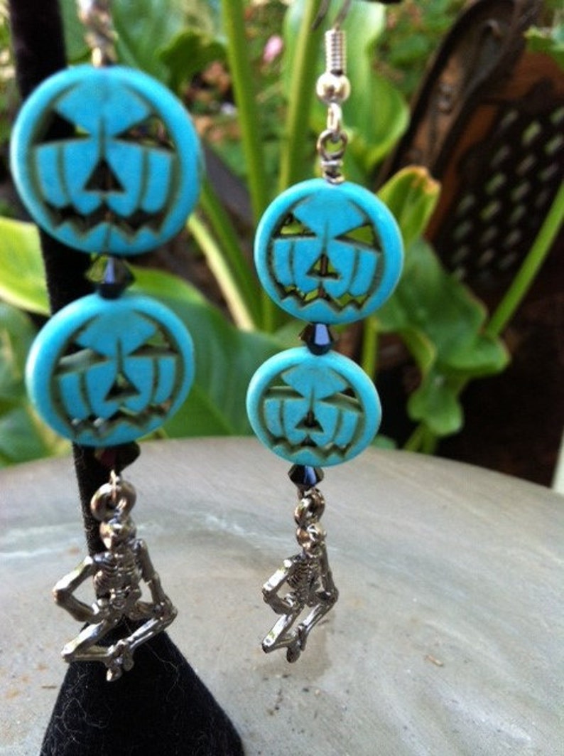 Dyed Howlite Pumpkins image 1