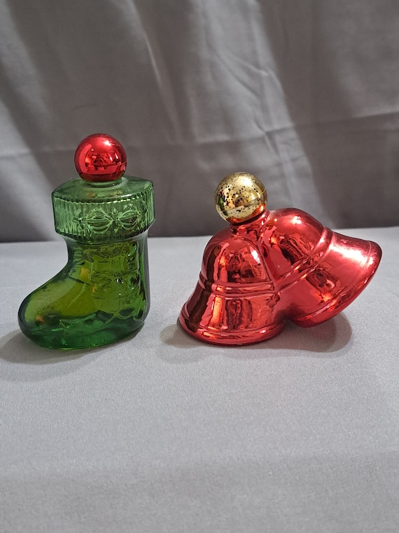 Vtg Lot if 2 Avon Christmas designed bottles (B31)