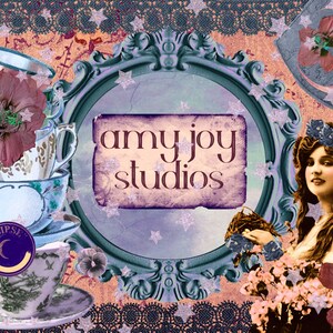 K&ouml;nnte beinhalten: Eine Collage im Vintage-Stil mit Teetassen, Blumenarrangements und einem Frauenportr&auml;t. Das zentrale Element ist ein gerahmtes Logo mit der Aufschrift "amy joy studios". Das Design enth&auml;lt Himmelselemente wie Sterne und einen Mond.