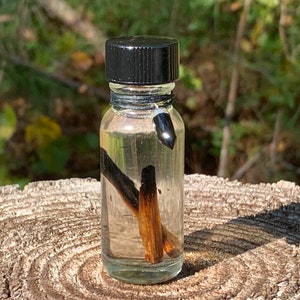 PALO SANTO Spell Oil. For Cleansing & Protecting The Home. Banishing Unwanted Energies and Spirits. Removing Obstacles. 4 Dram - 8 Dram