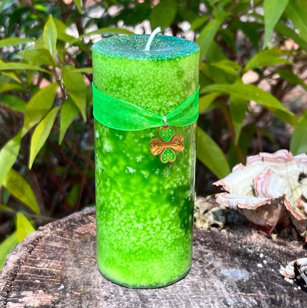 LUCKY Spell Candle. For Good Luck & Enchantments. Reversing Etsy.de