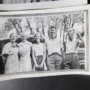 Lote de 4 fotos vintage de la década de 1940, instantáneas de jóvenes, hombres y mujeres n1-14 imagen 1