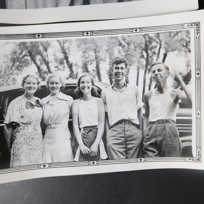 Lote de 4 fotos vintage de la década de 1940, instantáneas de jóvenes, hombres y mujeres n1-14 imagen 1