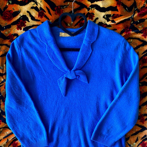 1950s "Wonderwere Saks Fifth Avenue" Deep Blue Tie Collar Knit 3/4 Sleeve Sweater size Medium