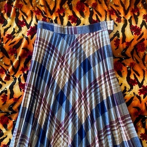 Early 1960s ILGWU-made Plaid Accordion Pleat Audrey Horne Knee Length Skirt size XS