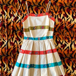 1950s Floral Block Stripe Pattern Full Skirted Dress size XXS-XS