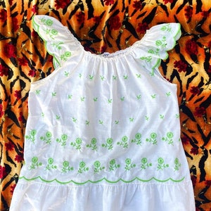 1960s &quot;Movie Star&quot; Green Embroidered Floral Eyelet Creme Scalloped Flowy Peasant Blouse Size Medium