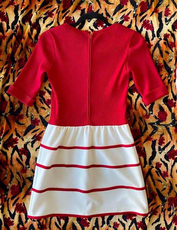 1960s adorable Red Mod Mini Dress with White Skir… - image 2