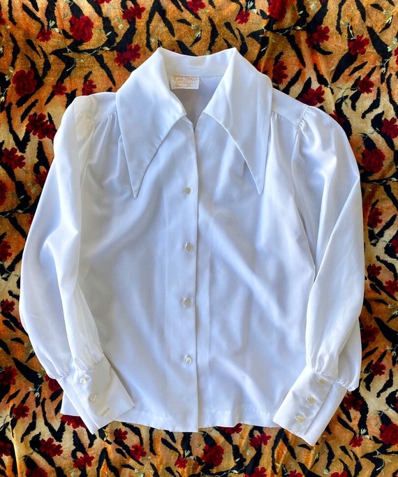1960s Mod Dagger Collar White Button Down Blouse Size… Gem