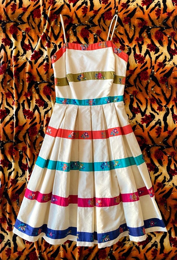 1950s Floral Block Stripe Pattern Full Skirted Dre