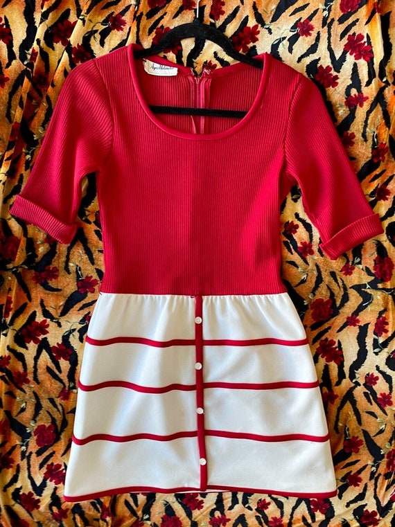 1960s adorable Red Mod Mini Dress with White Skir… - image 1