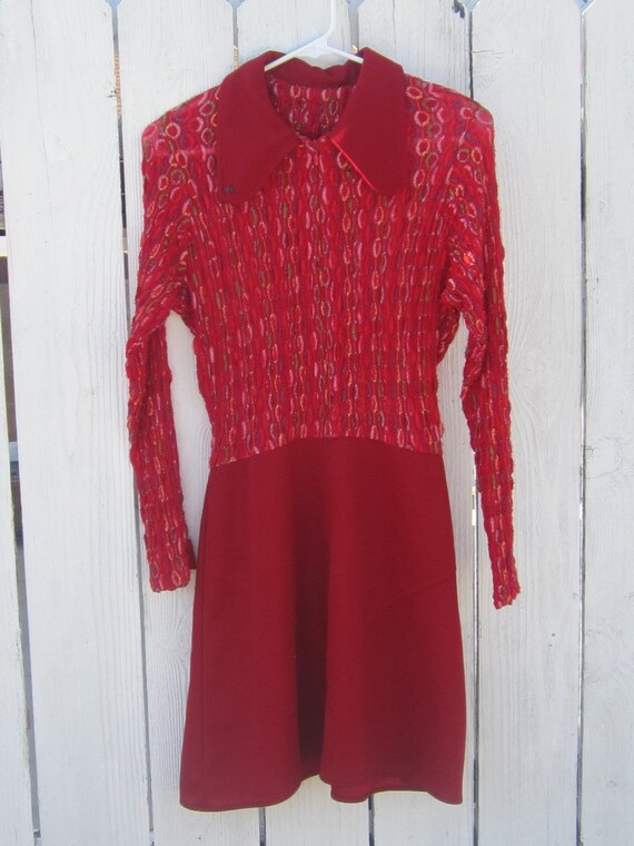 Red Collared Mod Dress With Front Zipper