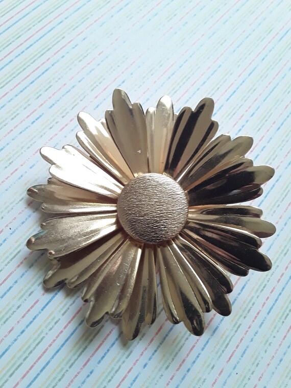 Sara Coventry Gold Flower Brooch - Vintage