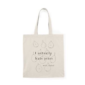 Könnte beinhalten: Eine beige Tragetasche mit einer schwarzen Umrandung von Birnen und dem Text "I actually hate pears well...hated".