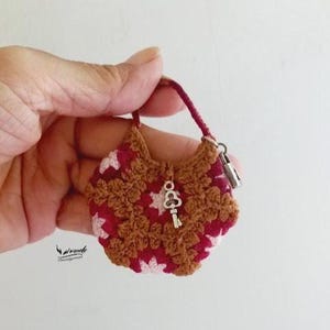 Miniature Bag for dollhouse - 1:12 - Crocheted Bag