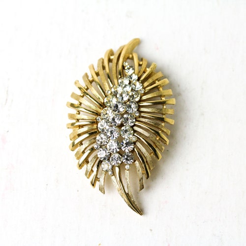 Stunning Crown shops Trifari Modernist Spray Rhinestone Brooch
