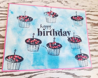 Biglietto Di Auguri Di Compleanno Per Lei Con Ragazza Che Tiene Un Cupcake - Interno Vuoto Per Messaggio Personale