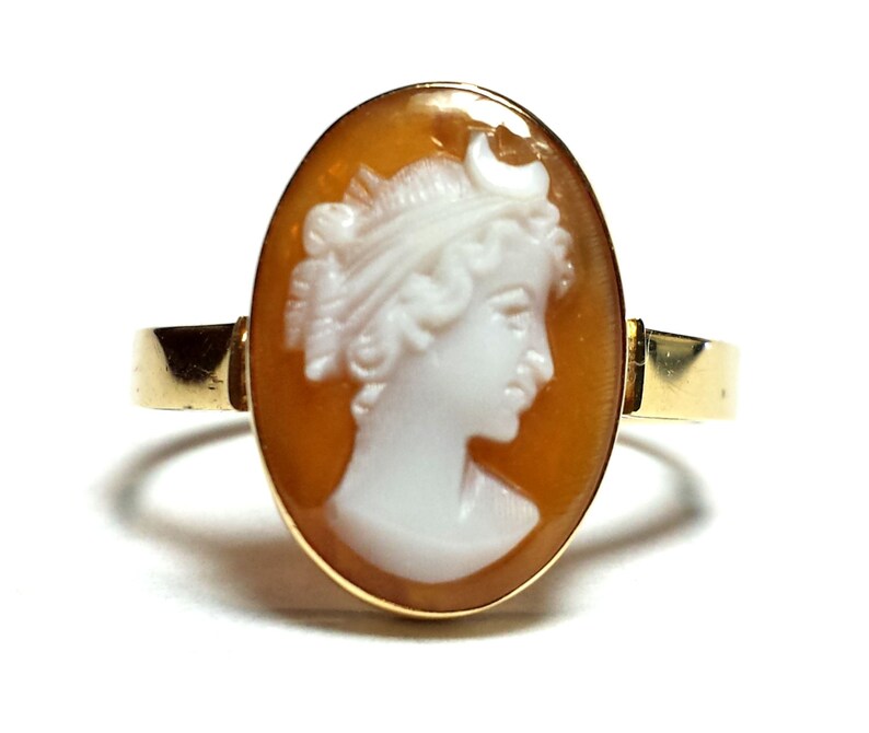 Vintage Oval Hand Carved Woman Shell Cameo 14KTYG Ring 1911 image 1