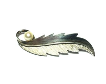 Estate Modern Long Feather Leaf with White Pearl .925 Sterling Silver Brooch Pin #1902