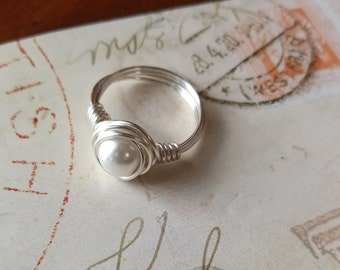 Simple Pearl Ring