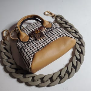 Plaid Mini Handbag Charm Set: Khaki Acrylic Bag Chain