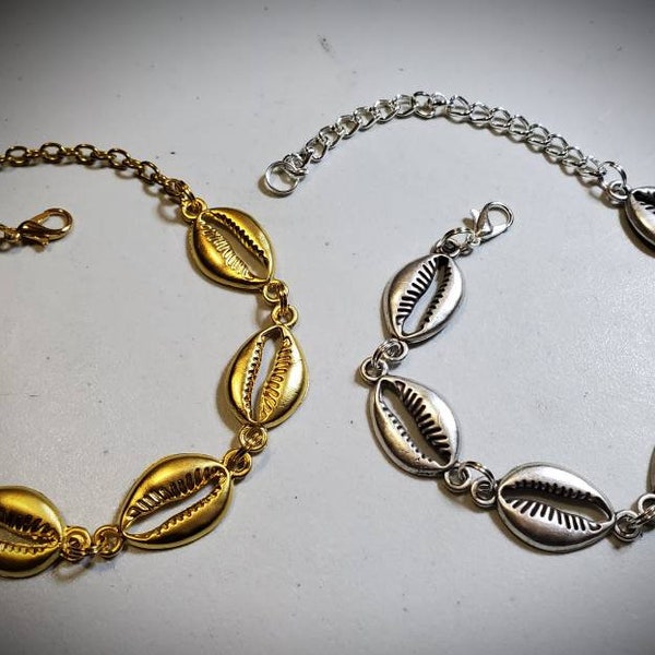 Gold Cowrie Shell Anklet: Bohemian Beach Foot Jewelry