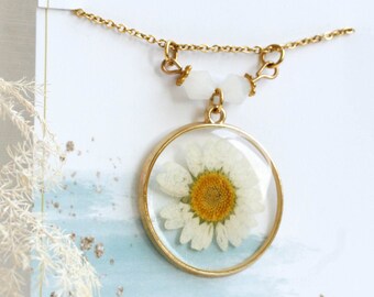 Real Flower daisy,  Resin Necklace, real white flower, botanical pendant, marguerite necklace, essed Flowers, Mother's Day