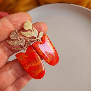 Rot Polymer Ton Ohrringe, Farbe Rot orange Gold, fimo Ohrstecker, minimalistische Ohrringe, Geschenke für Sie Bild 3