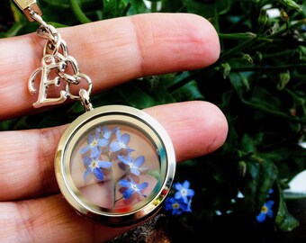 Personalized Keychain, Personalized Gifts, real flower, Sister gift, letter, initial, Forget me not, memorial gift, mother gift