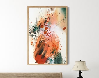 Op de afbeelding: Abstract aquarel schilderij in een licht houten lijst. Het kunstwerk toont een levendige compositie van oranje, rode en groene tinten met zwarte lijndetails. Het schilderij wordt weergegeven boven een houten bedframe en een nachtkastje.