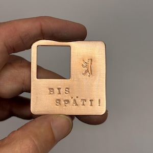 Bis Späti keychain Berlin quote gift Kiez accessory bear token Späti culture Berlin nights Späti vibes Urban souvenir Kreuzberg charm