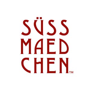 May include: The words "S&Uuml;SS MAEDCHEN" in a bold, stylized, dark red font are centered on a white background. The word "CHEN" is below "MAED". The letters have a unique, decorative design. The trademark symbol is at the bottom right.