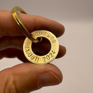 Zur Geburt personalisierter Ring Anhänger Name Datum Uhrzeit Schlüsselanhänger  individuelles Geschenk Baby Tasche Ringanhänger