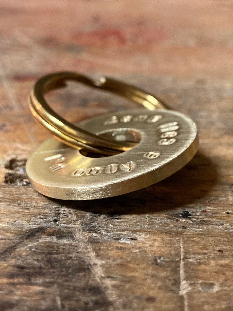 Schlüsselanhänger personalisiert Anhänger beidseitig gestempelt Wunschtext Ring besonderes Geschenk für Eltern Namensanhänger Heimweh Bild 5