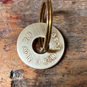 Schlüsselanhänger personalisiert Anhänger beidseitig gestempelt Wunschtext Ring besonderes Geschenk für Eltern Namensanhänger Heimweh Bild 6