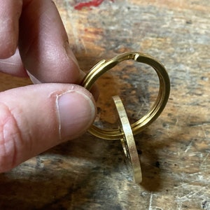 Schlüsselanhänger personalisiert Anhänger beidseitig gestempelt Wunschtext Ring besonderes Geschenk für Eltern Namensanhänger Heimweh Bild 8