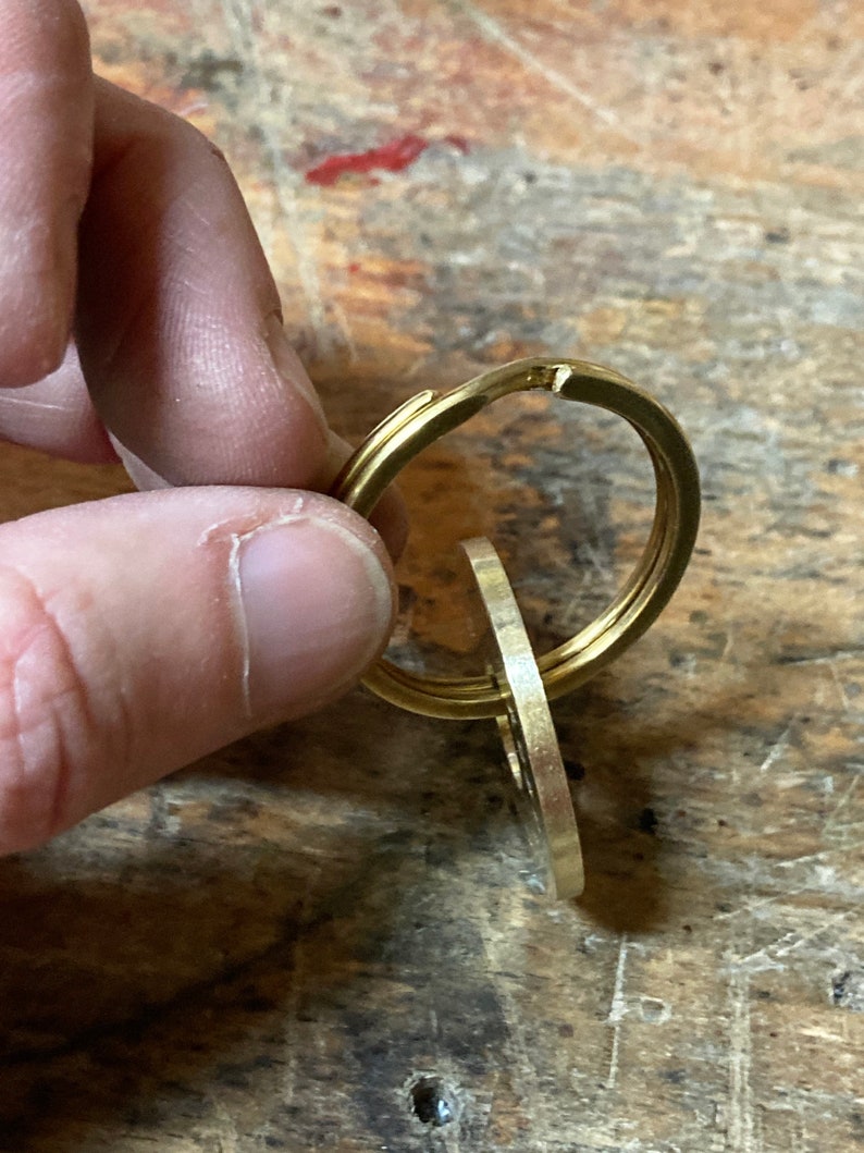 Schlüsselanhänger personalisiert Anhänger beidseitig gestempelt Wunschtext Ring besonderes Geschenk für Eltern Namensanhänger Heimweh Bild 8