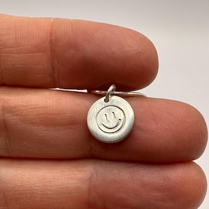 Colgante Smiley con cadena – Colgante Silver Fun Smile Joyas alegres Buen humor Regalo de joyería de plata Collar de amistad Plata