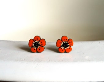 Flower stud earrings