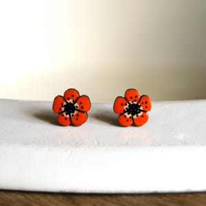 Flower stud earrings