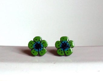 Flower stud earrings