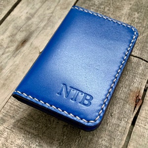 Kundenspezifische vertikale zweifach faltbare Brieftasche - Personalisierte Brieftasche aus Känguruleder, kompakter und stilvoller Kartenhalter, handgefertigte Brieftasche